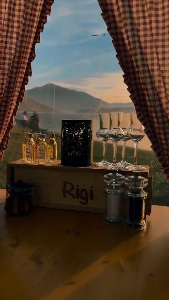 Die letzten Tage wurde dekoriert, gehämmert, Bäume gestellt und Schnipsel verlegt – die Weihnachtsstimmung ist da ✨🎄
Wir freuen uns riesig, euch ab Freitag, 7. November wieder im Gondel Gärtli Zug zu begrüssen.

Ob Fondue in der Gondel, ein Glühwein am Feuer oder einfach ein gemütlicher Abend mit guten Menschen – wir sind ready ❄️🤍

Ab Freitagabend offen.
Wir freuen uns auf euch ✨

#gondelgaertlizug #fonduezeit #zug #wintervibes #gluehwein #myswitzerland #inlovewithzug #feierabendmomente #outdoorfondue #cosyvibes