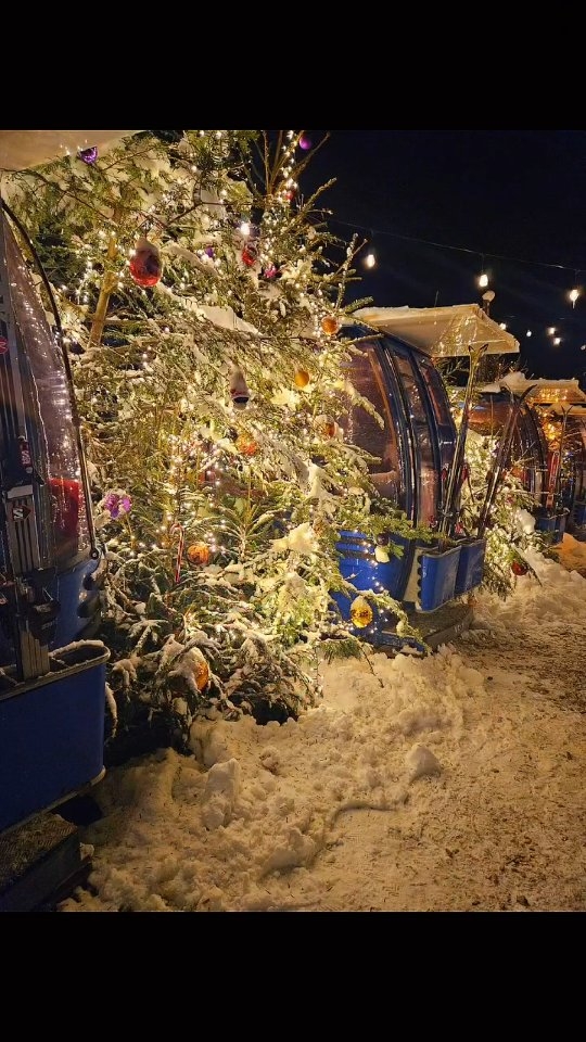 Der erste Schnee ist da – und das Gondelgärtli fühlt sich wieder an wie ein Wintermärchen. ✨❄️
Sichert euch jetzt eure Gondel, bevor alles weg ist! 🚠🧀🍷
👉 Reservation: Link in Bio / badibar.ch
#Gondelgärtli#Badibar#BadibarZug#GondelGärtliZug #GondelExperience#ZugWinter#Zug#ZugLife#ZugEvents#Zugersee#InZug#Switzerland#SwitzerlandEvents#VisitZug#EventLocation#EventZug#PrivateDining#DateNight#FriendsNightOut#UnforgettableMoments#WinterEvents