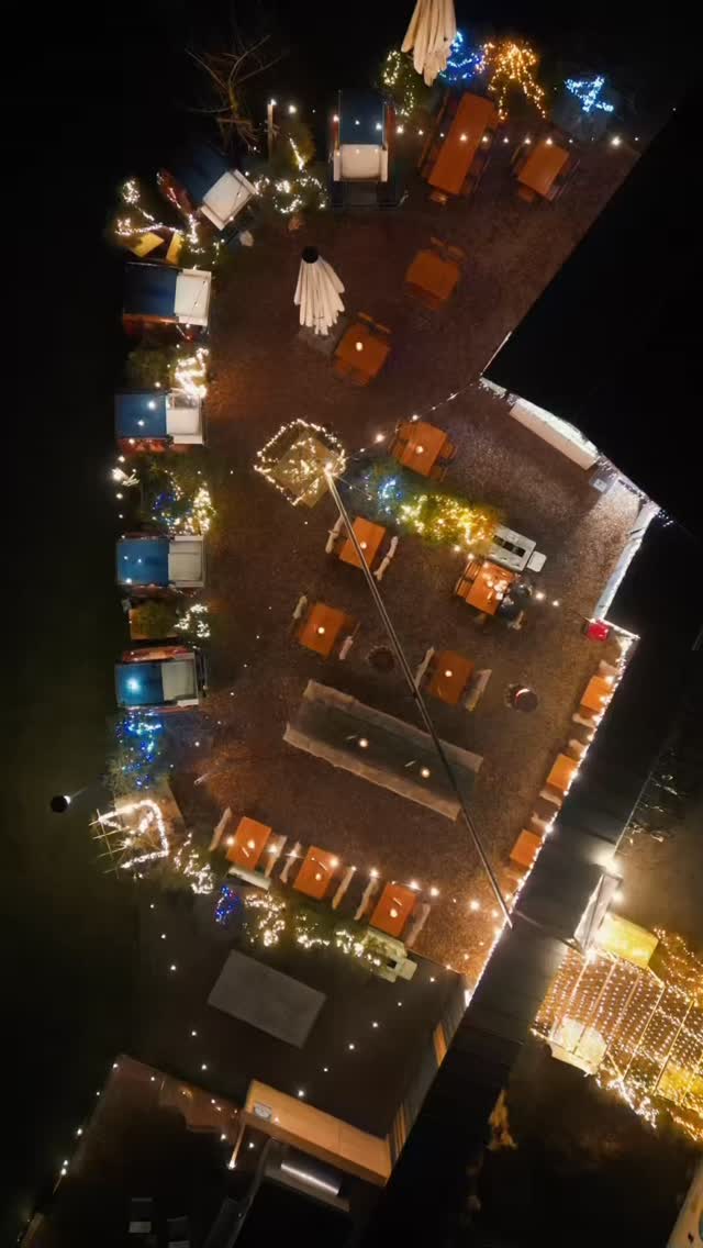 Closing Mode: ON. ❄️🍸
Die Badibar & das Gondel Gärtli sagen langsam Tschüss zum Winter.
Nur noch bis Sonntag geöffnet – also komm vorbei und stoss mit uns an!
Je nach Wetter gibt’s nochmal Glühwein oder Apero Spritz – wir sind flexibel, Hauptsache Stimmung. 🍷☀️

Und keine Sorge – wir kommen wieder.
#datenight#winterwonderland#closingparty#wintervibes❤️